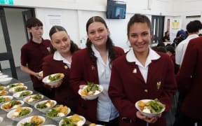 Senior students line up for nachos at Tikipunga High School. Photo: RNZ / Peter de Graaf