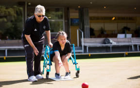 Ann Muir coaches young para athlete Matakorama Waipouri at the Para Lawn Bowls Commonwealth Games announcement.
