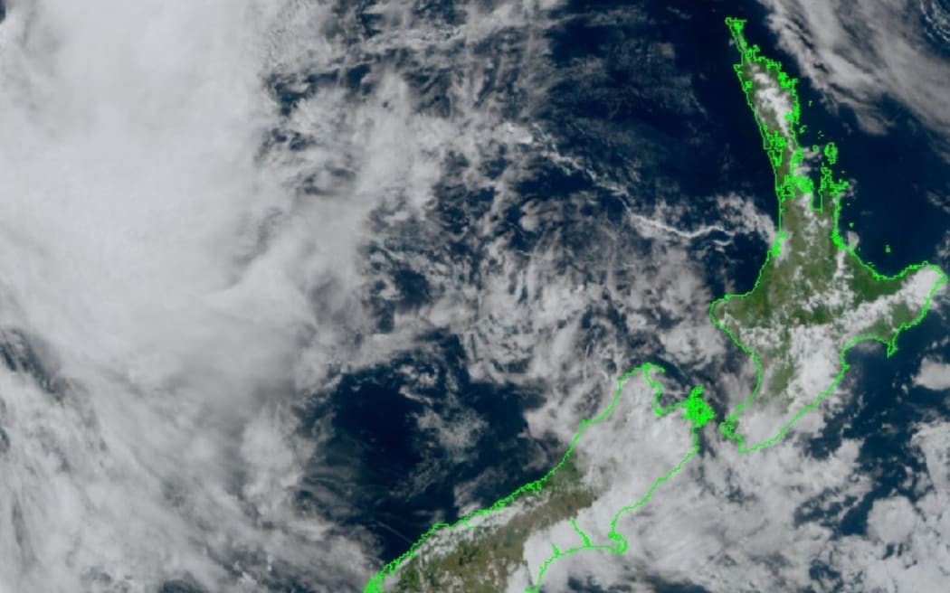 A mass of cloud to the northwest of the motu is a low pressure system that has formed off the coast of Australia and is bringing a change in weather for the weekend, MetService forecasters said.