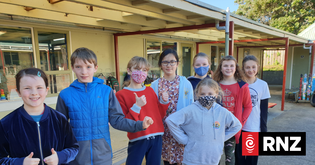 Kids excited to be back in the classroom under alert level 2 | RNZ News