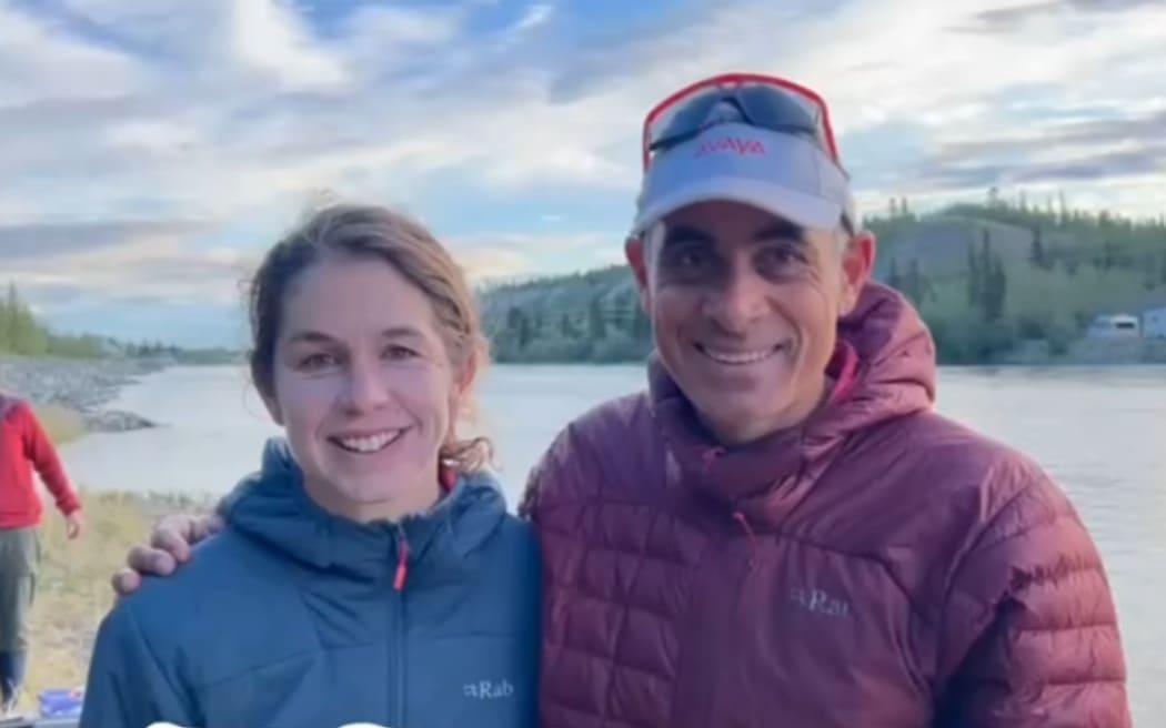 Los neozelandeses Sophie Hart y Nathan Fawawe han ganado la regata de aventuras Yukon 1000 que remó desde Canadá hasta Alaska.