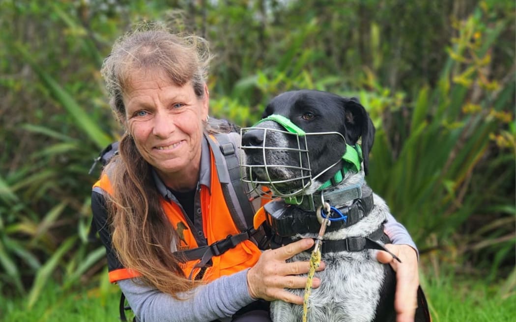 Lesley Baigent with her kiwi dog Yagi