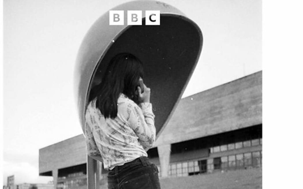 Chu Ming using an Orelhão phone booth