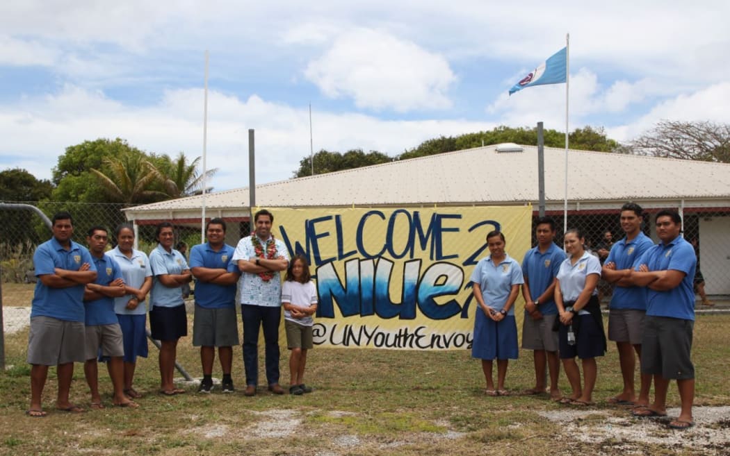 UN Youth Envoy, Ahmad Alhendawi, with Niue youth.