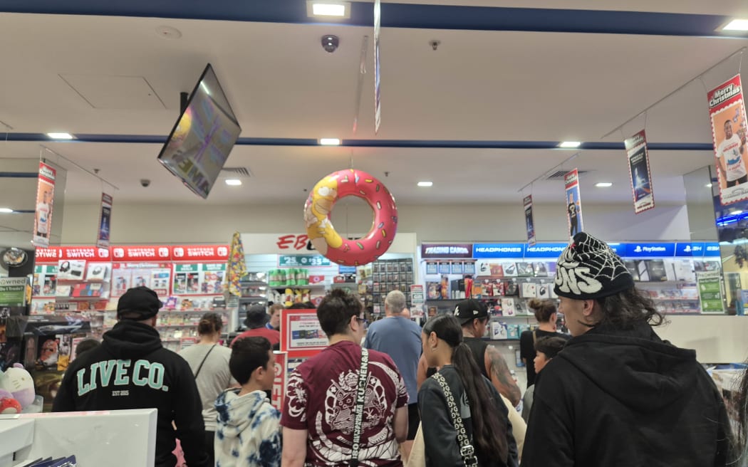 People queuing to make purchases at a video game store in Queensgate mall (Lower Hutt, Boxing Day, 2024)
