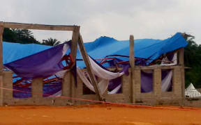 The roof of a church has collapsed in the Nigerian city of Uyo, killing at least 100 worshippers.