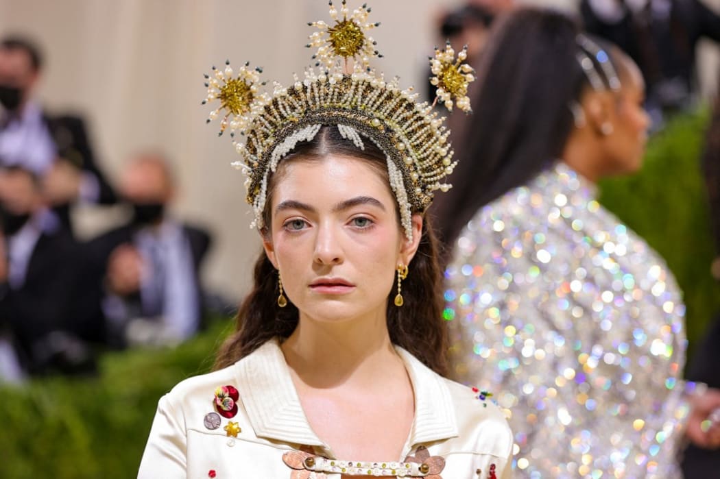 NEW YORK, NEW YORK - SEPTEMBER 13: Lorde attends The 2021 Met Gala Celebrating In America: A Lexicon Of Fashion at Metropolitan Museum of Art on September 13, 2021 in New York City.