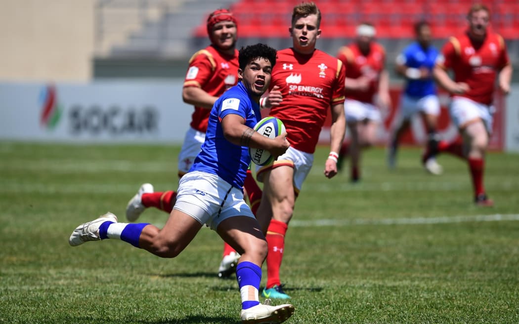 Samoa centre Hunter Paisami makes a break early in the match.