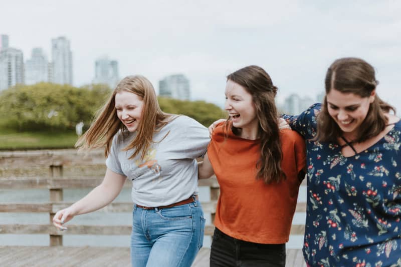 How to make – and keep – friends as a grownup, according to science | RNZ