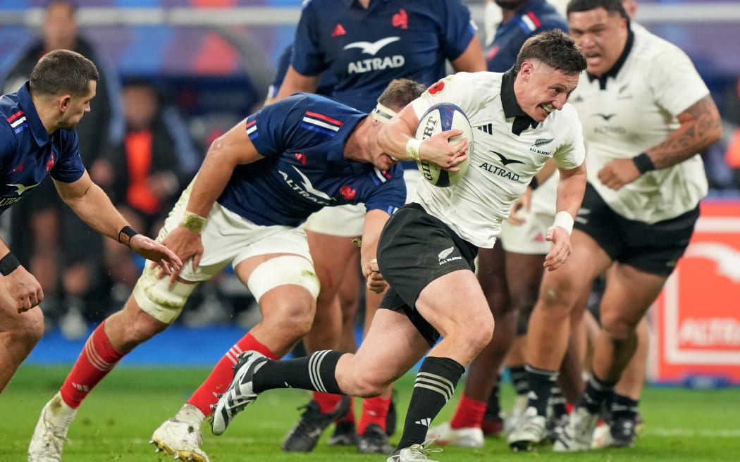 New Zealand's Cameron Roigard makes a break against France, 2024.