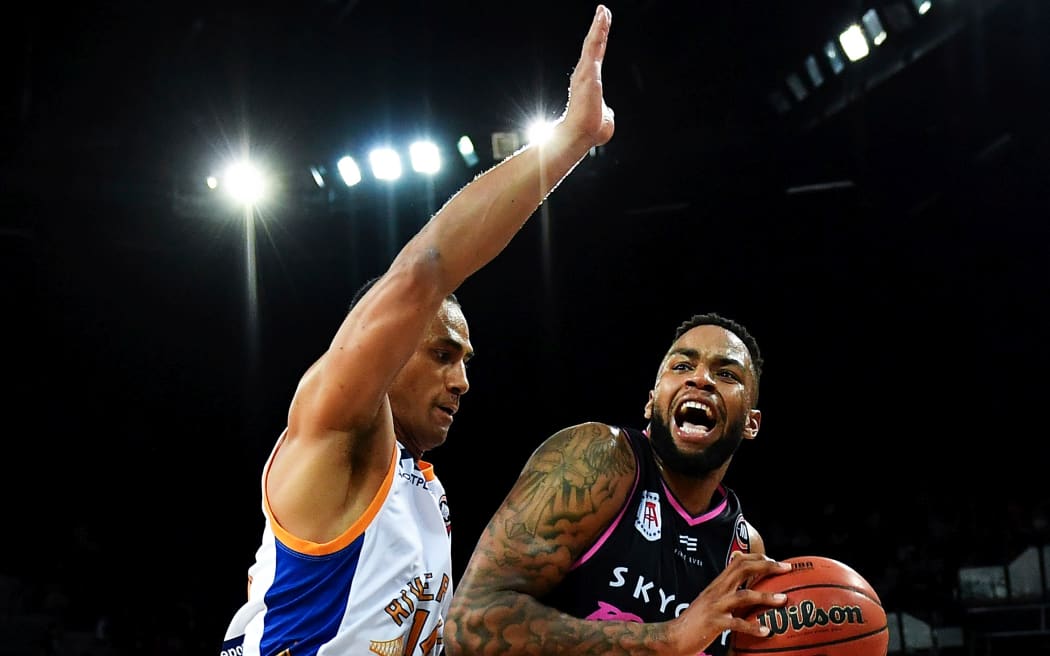 Shawn Long (right) and Mika Vukona