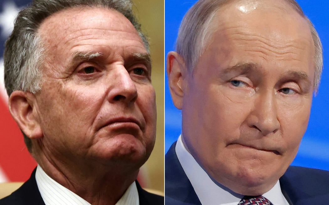 US Middle East envoy Steve Witkoff (L) and Russian President Vladimir Putin.