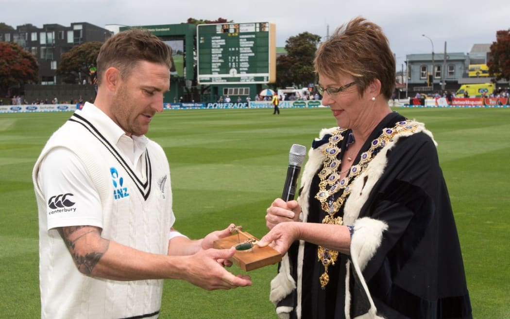 Brendon McCullum is presented the Keys to the City by Wellington Mayor Celia Wade-Brown.