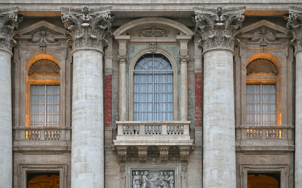 This photograph shows Saint Peter’s Basilica central balcony, following the death of Pope Francis, in the Vatican on April 21, 2025. Pope Francis died on April 21, 2025 aged 88, a day after making a much hoped-for appearance at Saint Peter's Square on Easter Sunday, the Vatican said in a statement. (Photo by Alberto PIZZOLI / AFP)