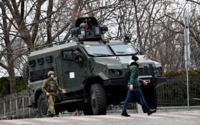 Ukrainian Military Forces servicemen block a road in the so-called government quarter in Kyiv on February 24, 2022 as Russia's ground forces invaded Ukraine from several directions today,