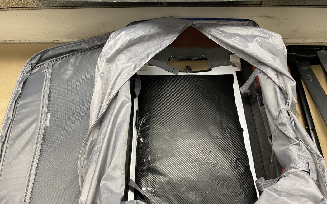 Customs officials found 3.25kg of cocaine in the lining of a suitcase at Auckland International Airport.