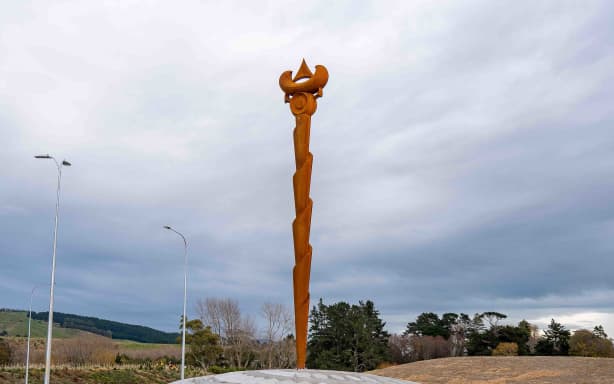 Hine te Iwaiwa sculpture designed by Warren Warbrick on Te Ahu a Turanga Highway.