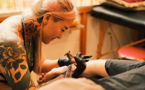 Wellington Tattoist Rose Hu in action