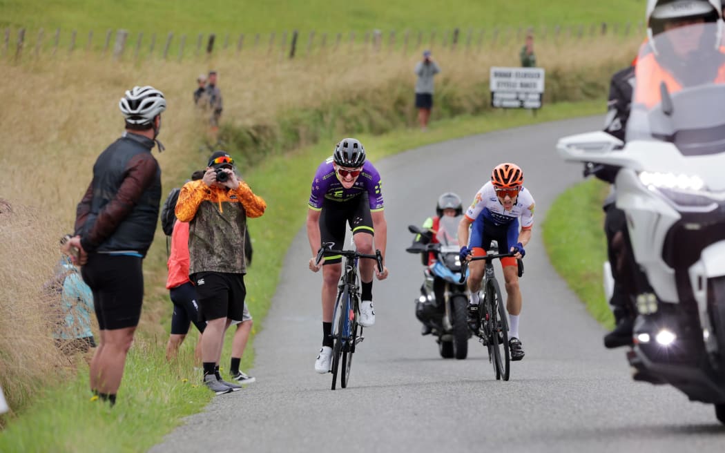 Josh Burnett surges to win stage three of 2023 NZ Cycle Classic.