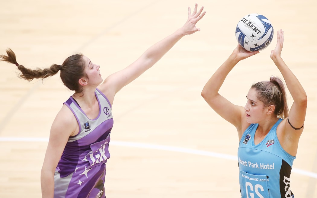 Steel shooter Te Huinga Reo Selby-Rickit shoots over Stars defender Kate Burley