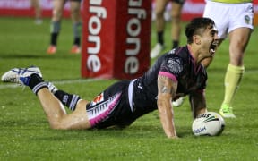 Shaun Johnson scores the golden point.