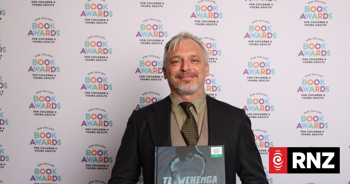 Bilingual book takes top honours at Children's Book Awards | RNZ