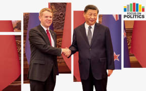 Chris Hipkins and Xi Jinping shaking hands with flags of NZ and China in background