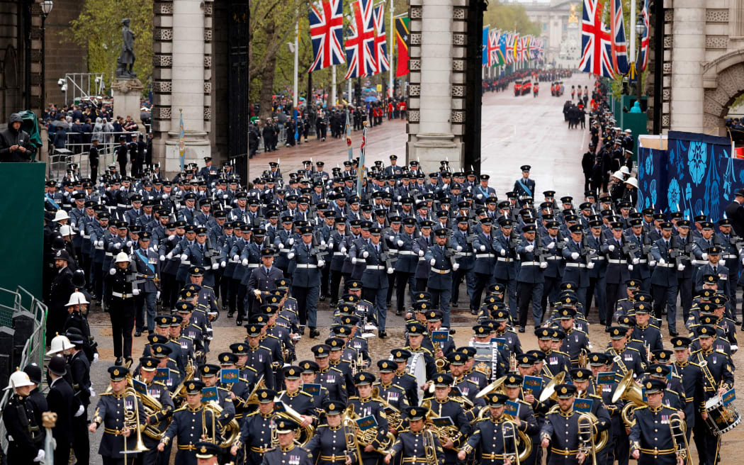 Troops march on the day of the coronation of Britain's King Charles III and Camilla, Queen Consort in central London on May 6, 2023. - The set-piece coronation is the first in Britain in 70 years, and only the second in history to be televised. Charles will be the 40th reigning monarch to be crowned at the central London church since King William I in 1066. Outside the UK, he is also king of 14 other Commonwealth countries, including Australia, Canada and New Zealand. Camilla, his second wife, will be crowned queen alongside him, and be known as Queen Camilla after the ceremony. (Photo by PIROSCHKA VAN DE WOUW / POOL / AFP)