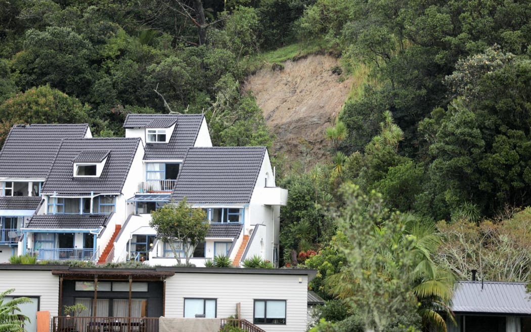 landslips-in-auckland-coromandel-homes-evacuated-amid-heavy-rain