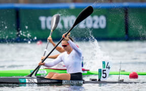 Lisa Carrington wins her K1 200m heat in Tokyo.