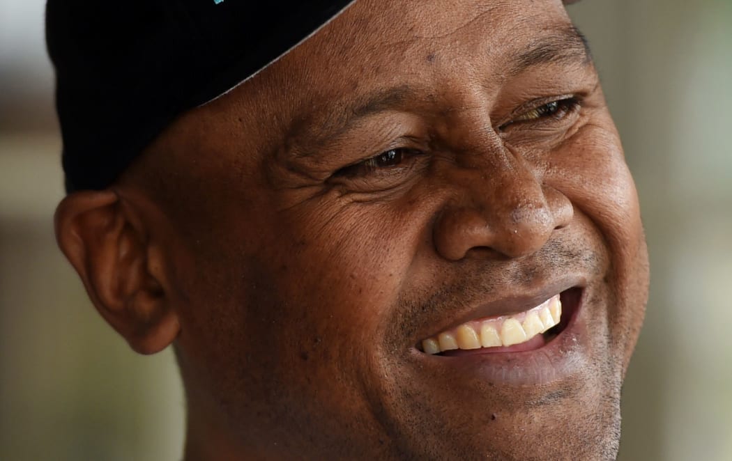 Former All Black Jonah Lomu is not convinced about the inclusion of Burgess in England's squad.