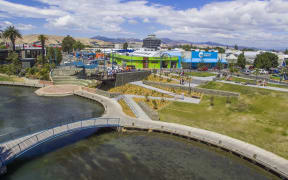 The new library and art gallery will replace the green Liquorland and blue Warehouse Stationery buildings, overlooking the newly developed Quays riverside park
