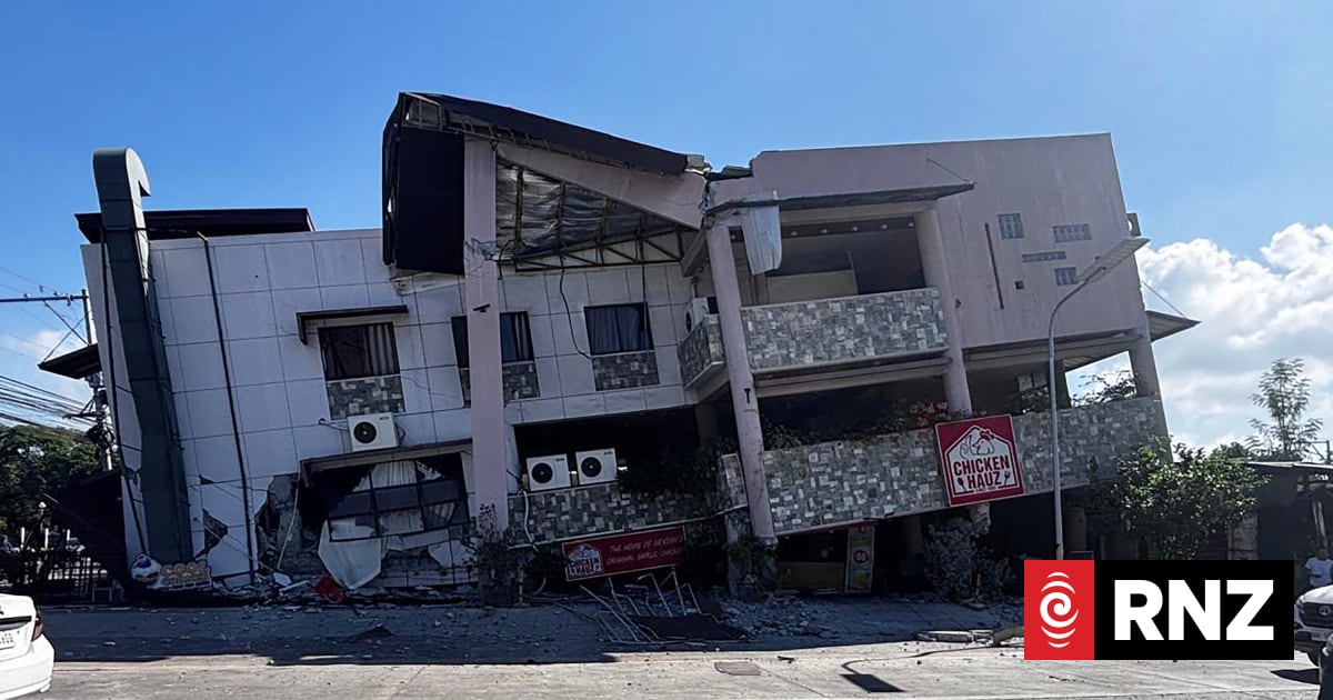Earthquake of magnitude 7.8 strikes off southern Philippines