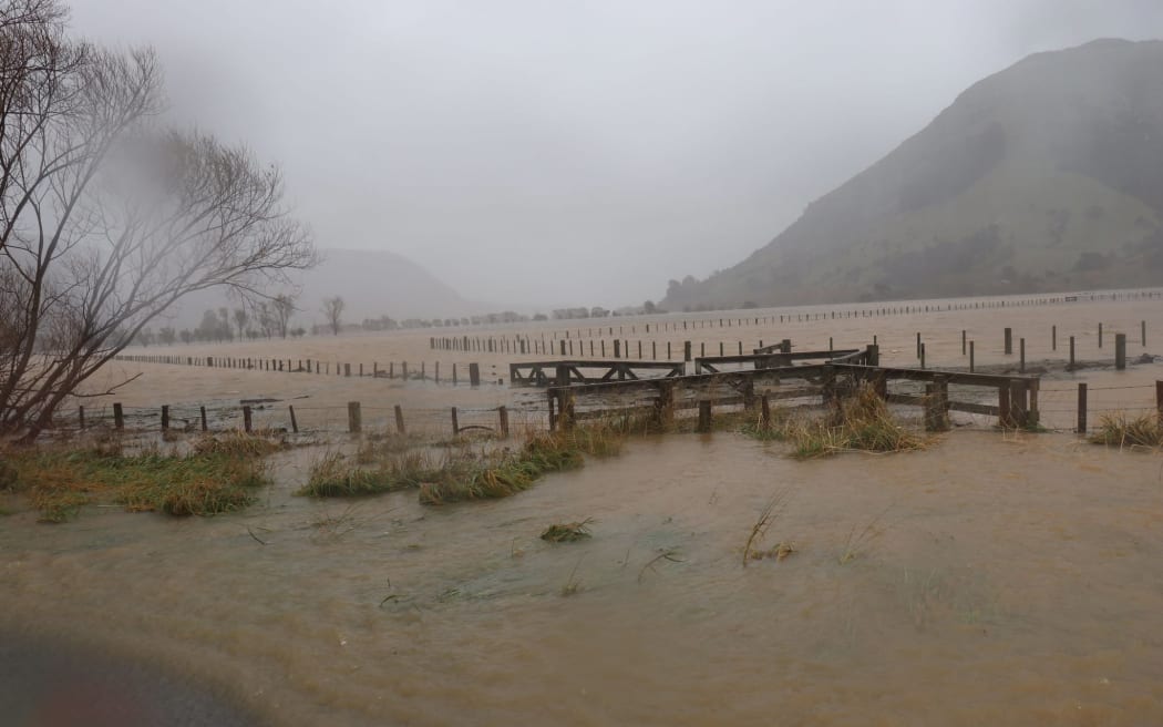 Little River flood - KINLOCH_RD_LOOKING_SOUTH_TO_LAKE_WAIREWA