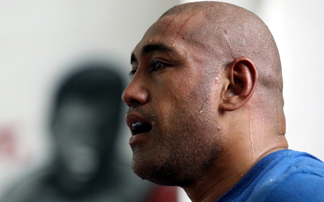 Australian-Samoan boxer Alex Leapai in training