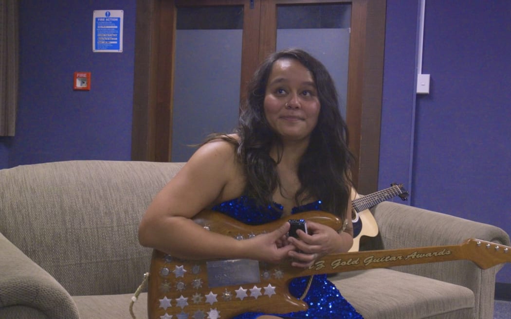 Hamilton teacher Amy Maynard wins 2024 Gold Guitar Award RNZ News