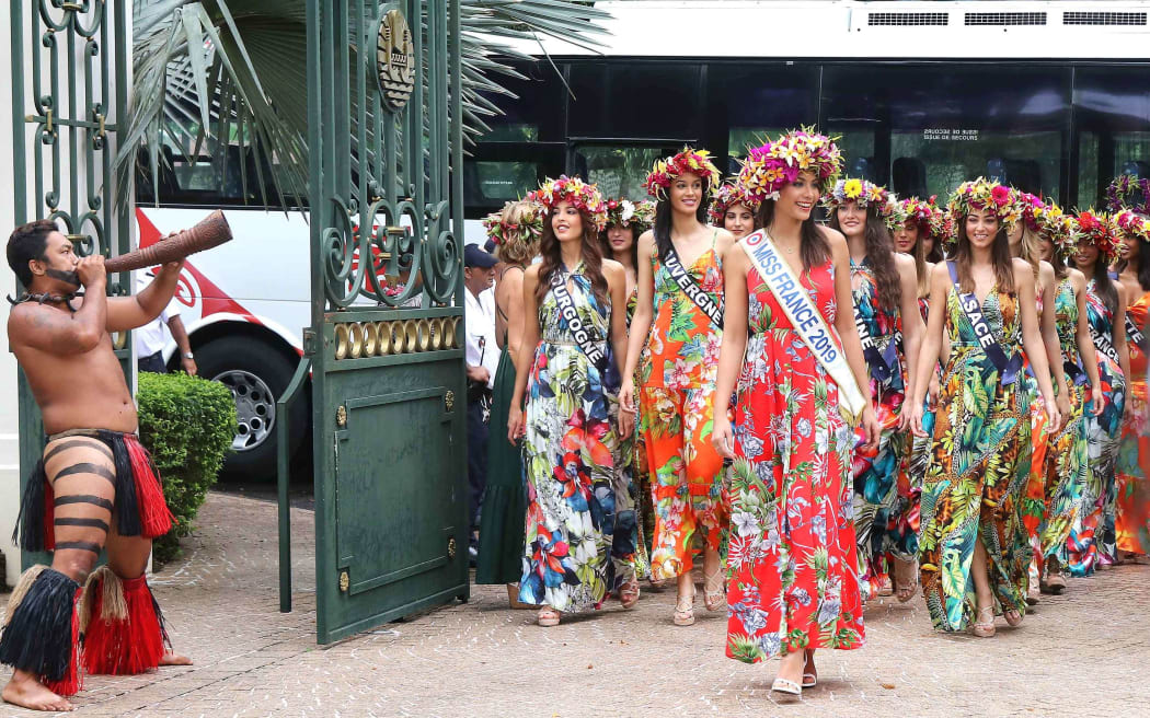 The strike coincides with the hotel due to host the contestants of the next Miss France competition.