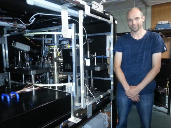 A photo of Mikkel Andersen with the gravimeter on the table