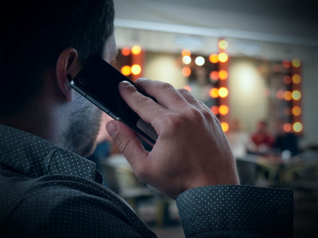 Is it safe to call back the number 07780521214?