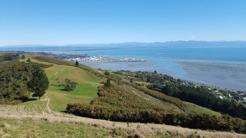 Nelson city and Port Nelson. Nelson risks becoming a port city for the neighbouring town of Richmond if the Southern Link road is not built, says MP Nick Smith.