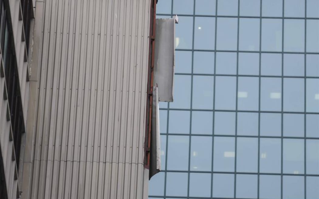 Police closed vehicle and pedestrian access to Maginnity Street in Central Wellington due to loose cladding.