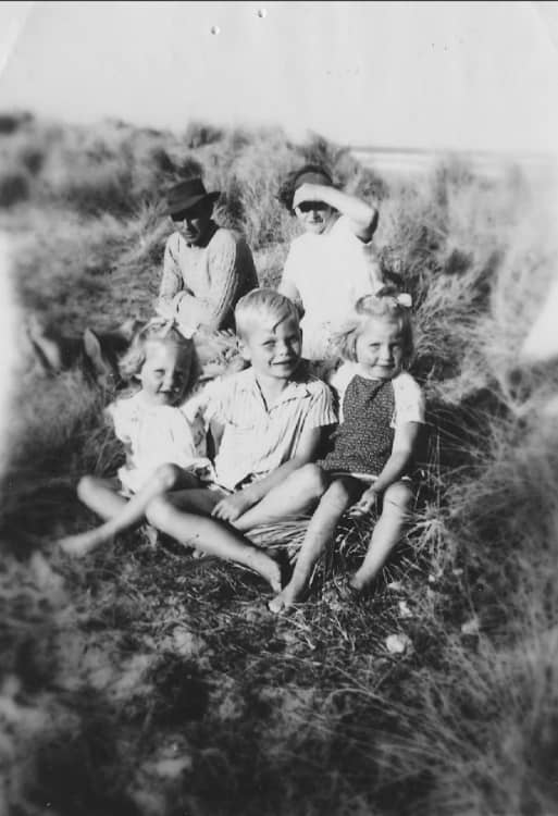 Topp Twins: A life in pictures | RNZ
