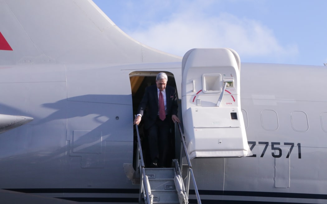 Winston Peters walks off NZDF Boeing 757.