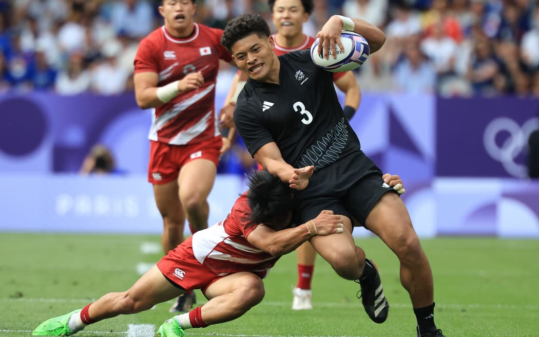 Tone Ng Shiu in action for New Zealand All Blacks Sevens v Japan, Rugby Sevens - Men’s Pool A match, Paris Olympics at Stade de France, Paris, France on Wednesday 24 July 2024. 
Photo credit: Iain McGregor / www.photosport.nz