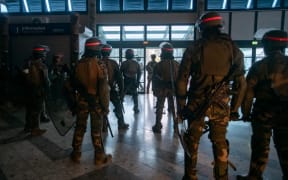 French soldiers of the 8th Marine Infantry Regiment (8e RIMa) secure the Magenta airport in Noumea, France's Pacific territory of New Caledonia, on May 17, 2024. France deployed troops to New Caledonia's ports and international airport, banned TikTok and imposed a state of emergency on May 16 after three nights of clashes that have left four dead and hundreds wounded. Pro-independence, largely indigenous protests against a French plan to impose new voting rules on its Pacific archipelago have spiralled into the deadliest violence since the 1980s, with a police officer among several killed by gunfire. (Photo by Delphine Mayeur / AFP)