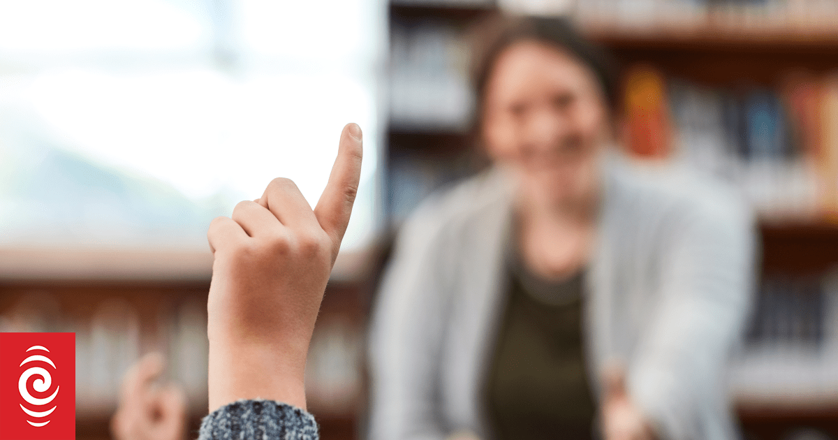 School told to re-instate deputy principal in camp fund dispute