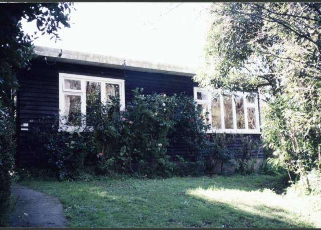 Douglas Lilburn's home at 22 Ascot Terrace, Thordon, Wellington. 2002