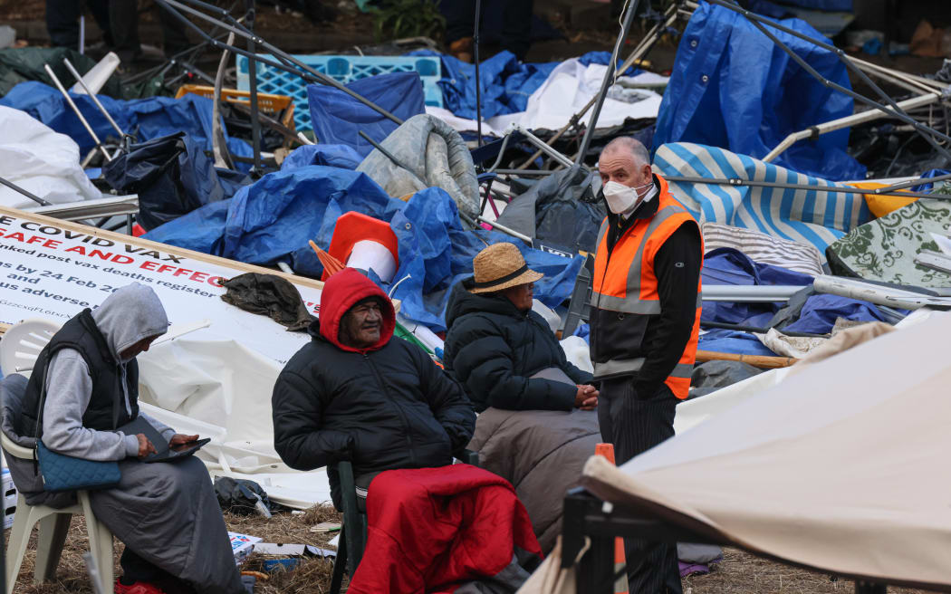 Trevor Mallard deals with the final holdouts on the Parliamentary lawn
