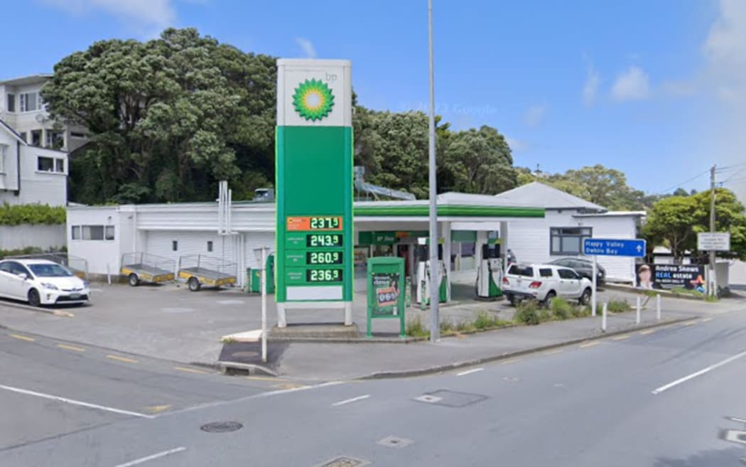 A woman was injured at Brooklyn BP on Ohiro Road after attempting to stop someone stealing fuel from the petrol station.