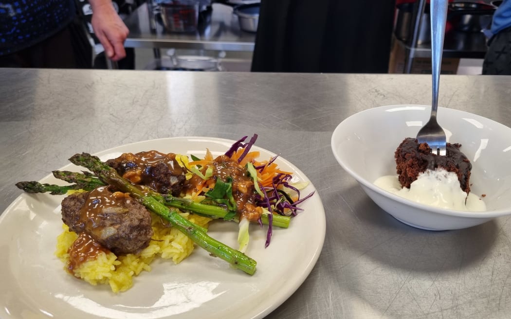 Waitara Pataka Kai's nine-week pilot programme caters for 16 people at a time - mostly from family groups.